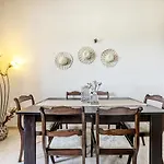 Rafaela\'S House Sokraki